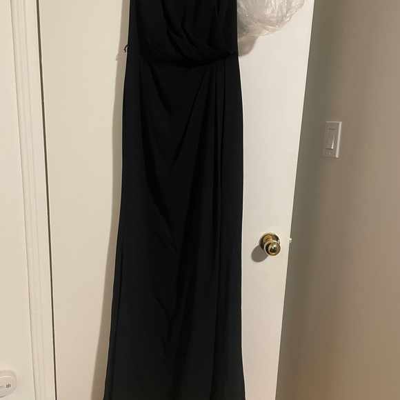 Black Vera Wang dress with scoop/ tie back. Size 6. From her White collection - Picture 4 of 6